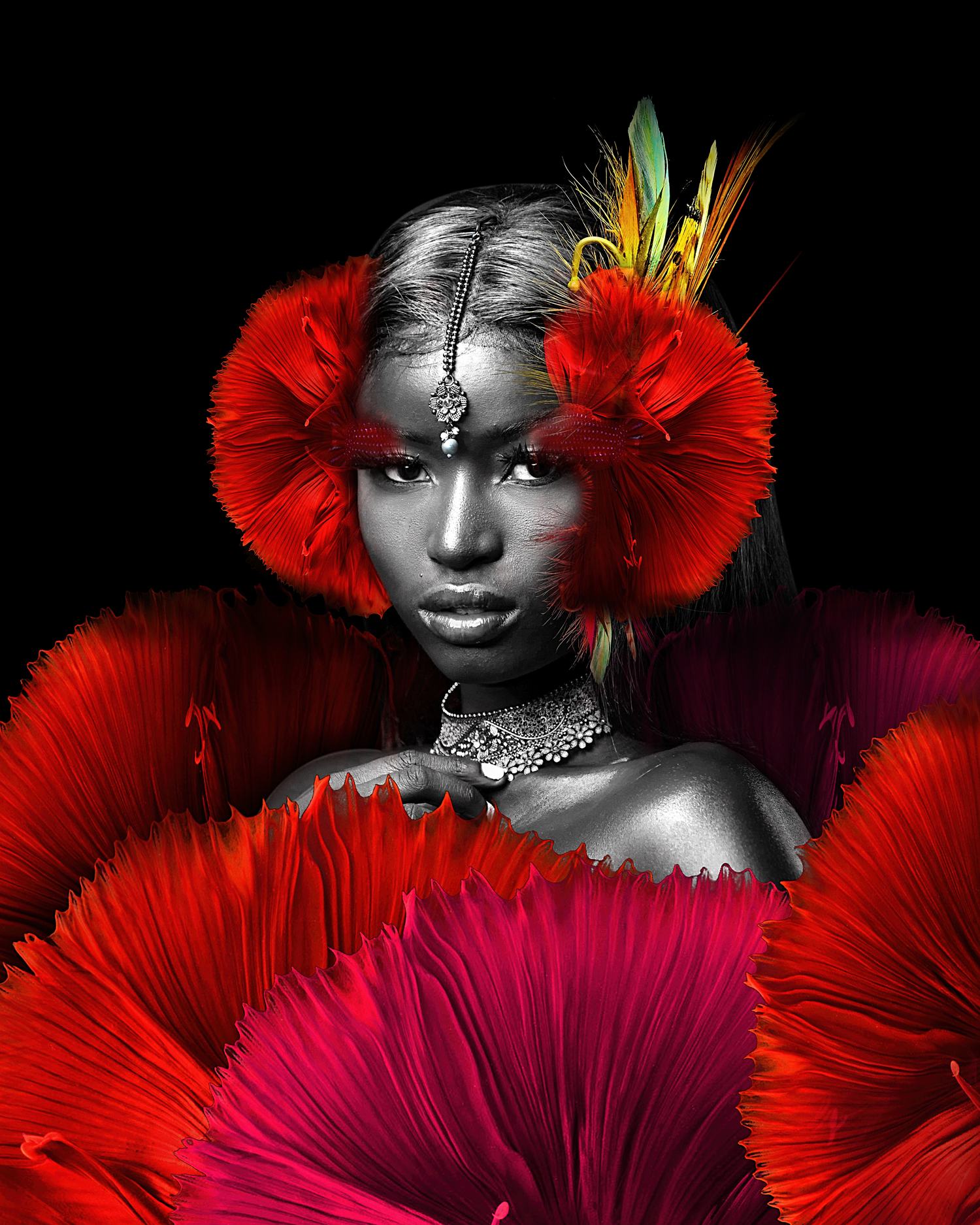 Portrait Sekhmet, parure d’éventails rouges